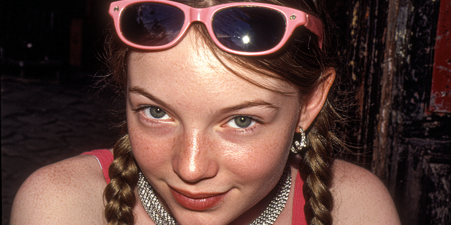 Image for: How did technological anxiety and cultural events shape early 2000s fashion aest